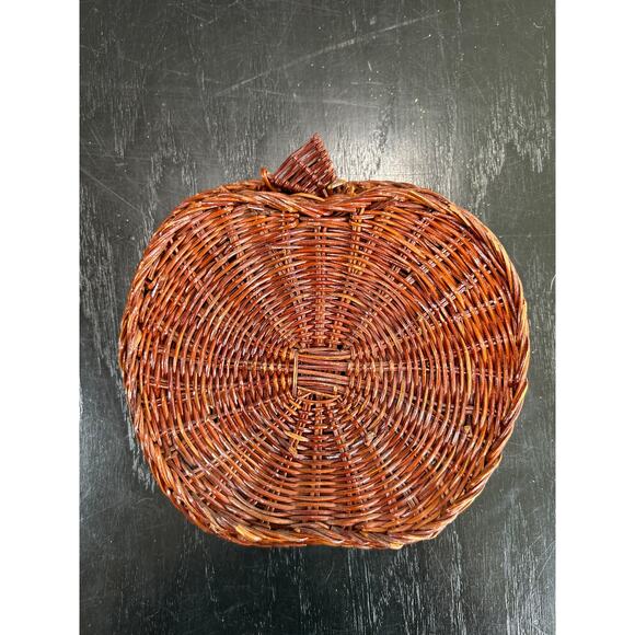 Vintage- Woven wicker tray basket- 7x6x2" Apple Shaped- teacher cottagecore - Picture 4 of 6